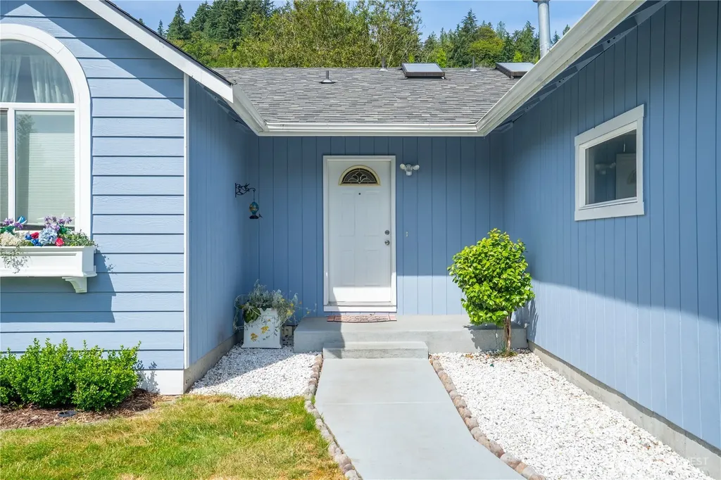 37 3rd Avenue N Algona WA 98001