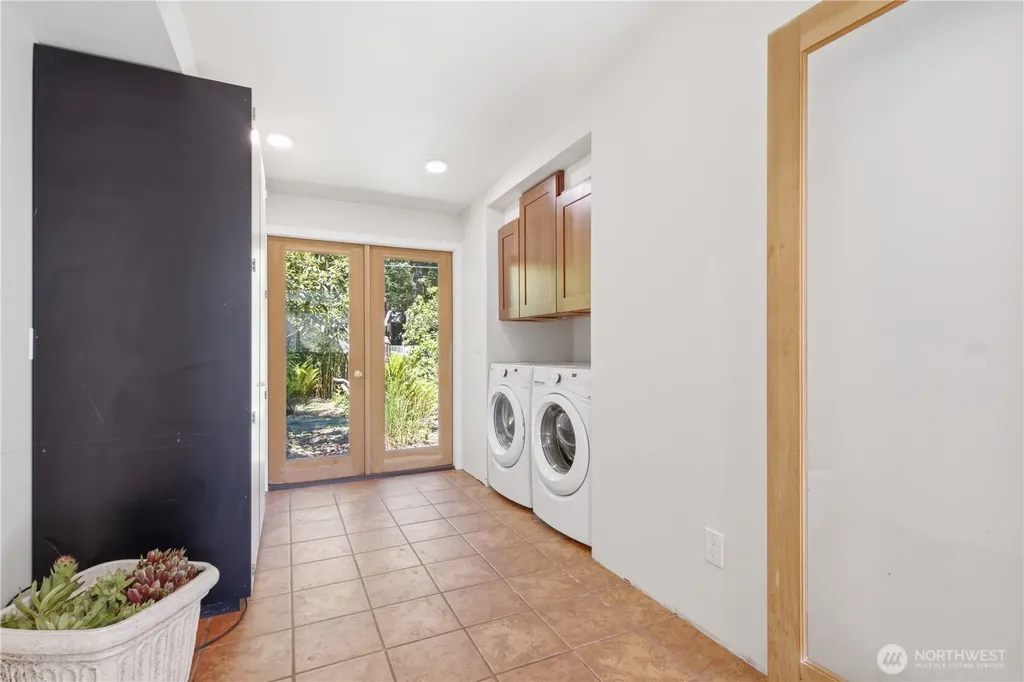 3050 SE Mullenix Road Port Orchard WA 98367