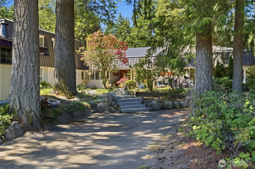 3050 SE Mullenix Road Port Orchard WA 98367