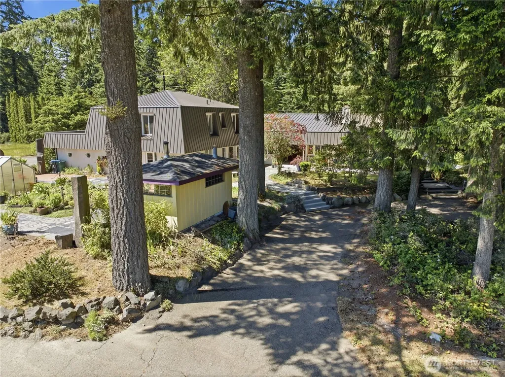 3050 SE Mullenix Road Port Orchard WA 98367