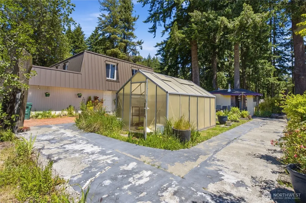 3050 SE Mullenix Road Port Orchard WA 98367