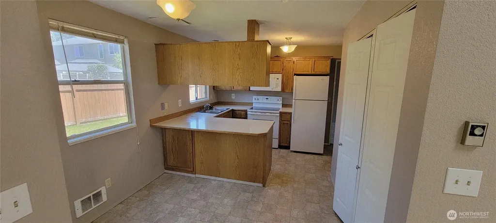 31605 8th Place SW Federal Way WA 98023