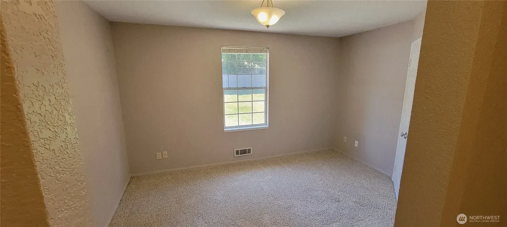 31605 8th Place SW Federal Way WA 98023