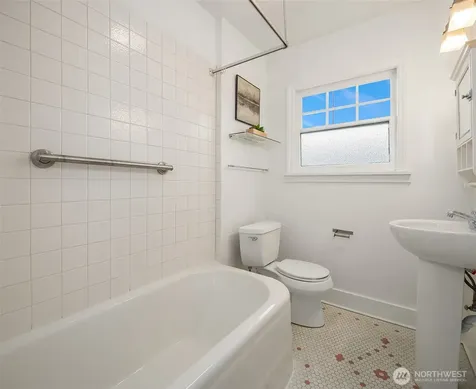 2132 Dexter Avenue N Seattle WA 98109