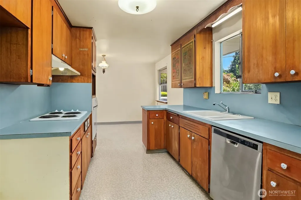 8725 Maple Lane Edmonds WA 98026
