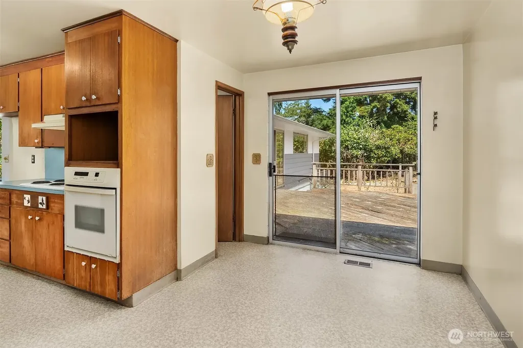 8725 Maple Lane Edmonds WA 98026