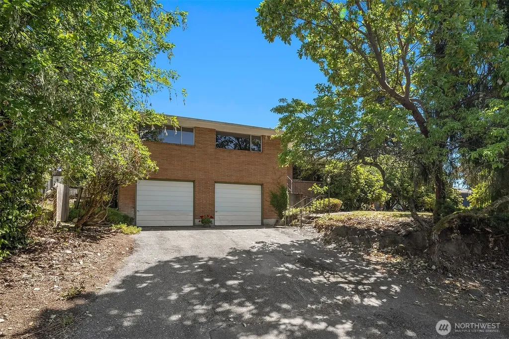 8725 Maple Lane Edmonds WA 98026