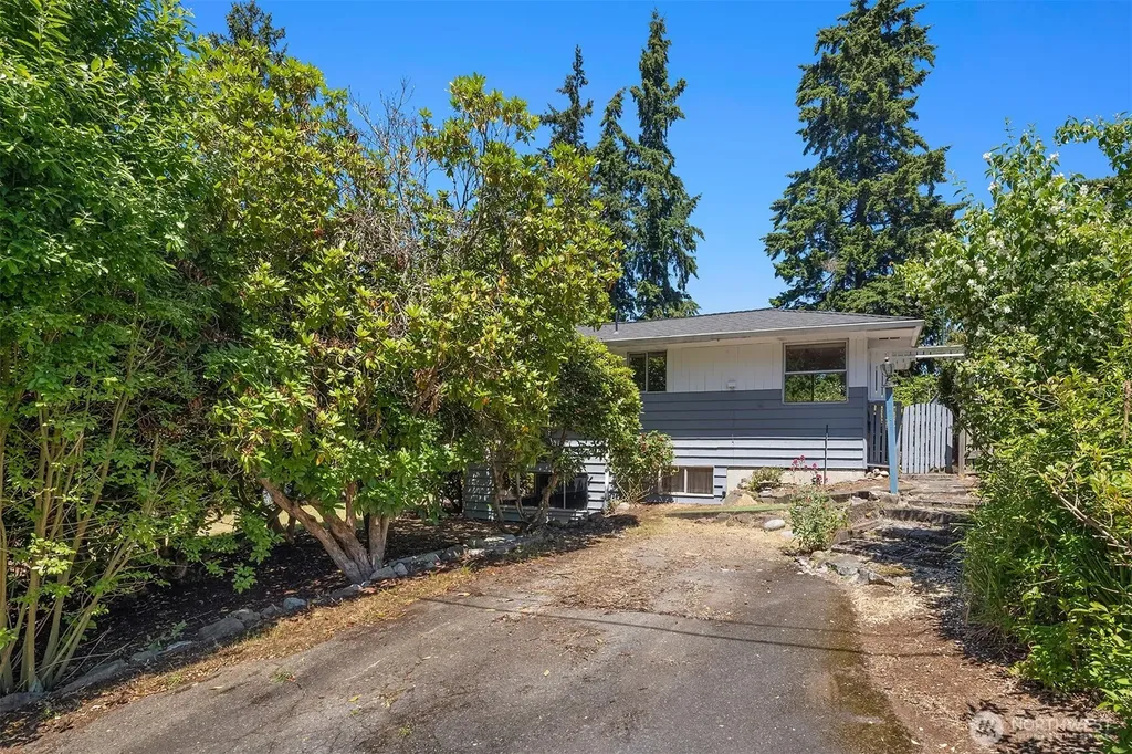 8725 Maple Lane Edmonds WA 98026