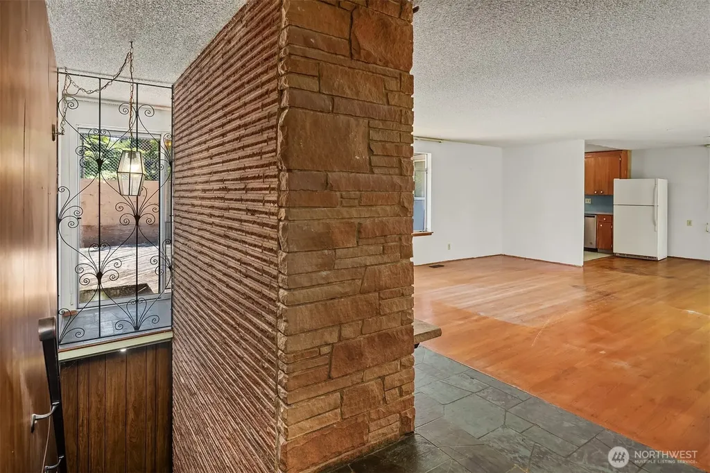 8725 Maple Lane Edmonds WA 98026