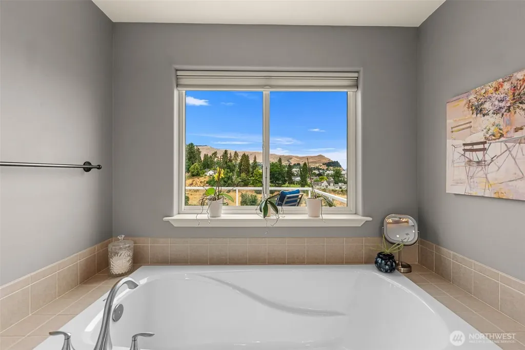 1509 Alexandria Court Wenatchee WA 98801