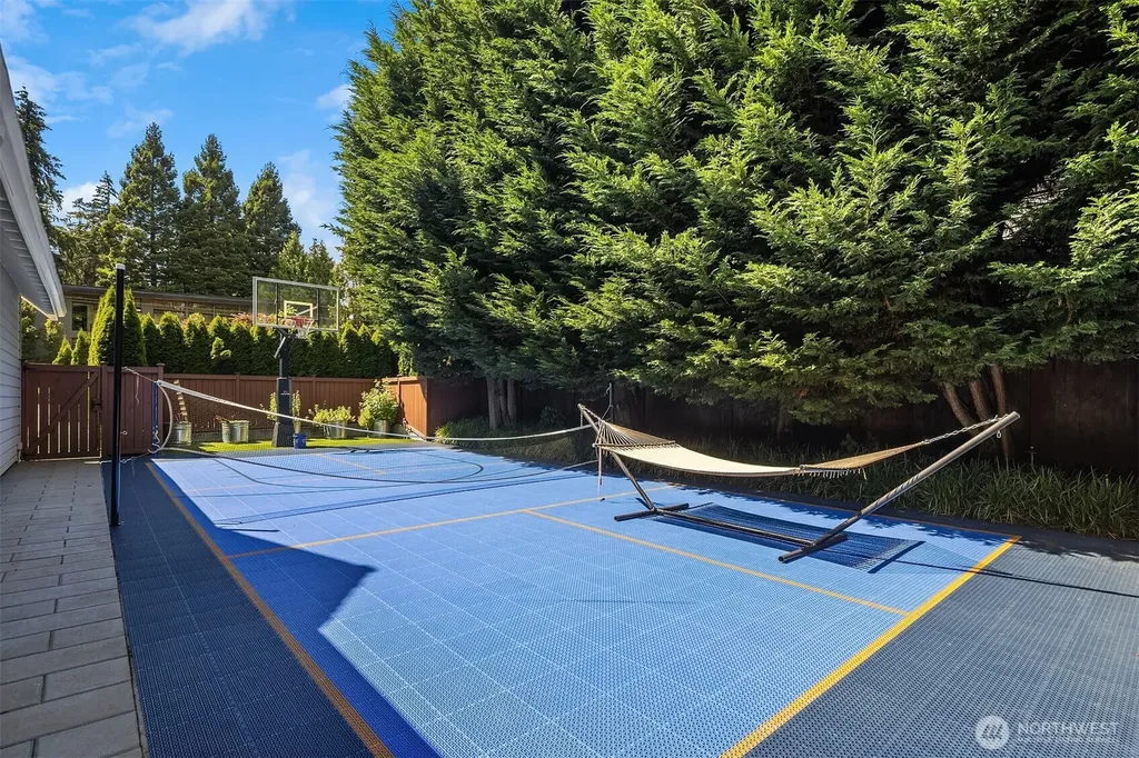 2042 77th Avenue NE Medina WA 98039