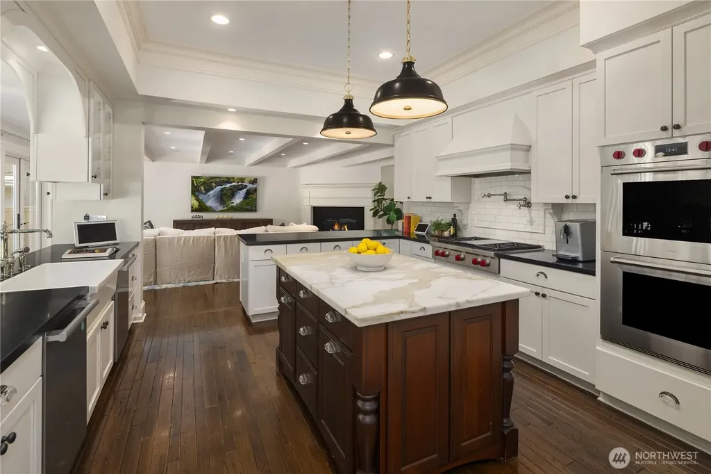 2042 77th Avenue NE Medina WA 98039