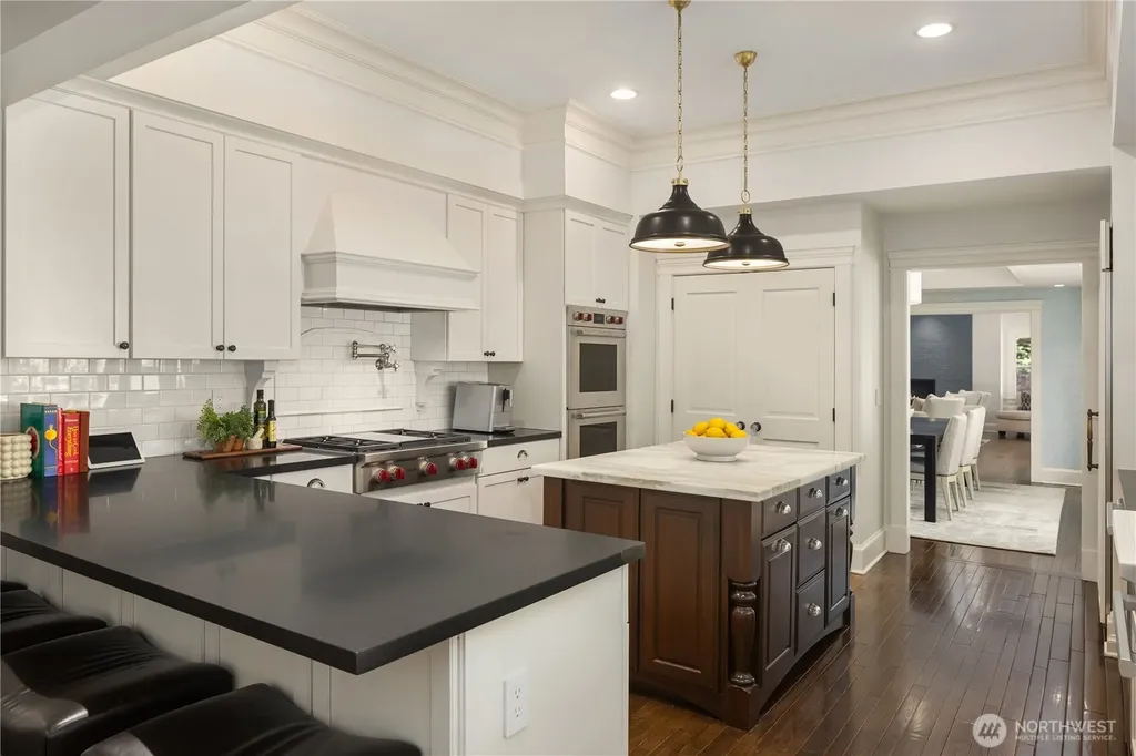 2042 77th Avenue NE Medina WA 98039