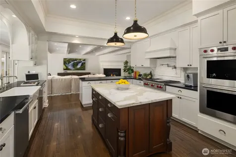 2042 77th Avenue NE Medina WA 98039