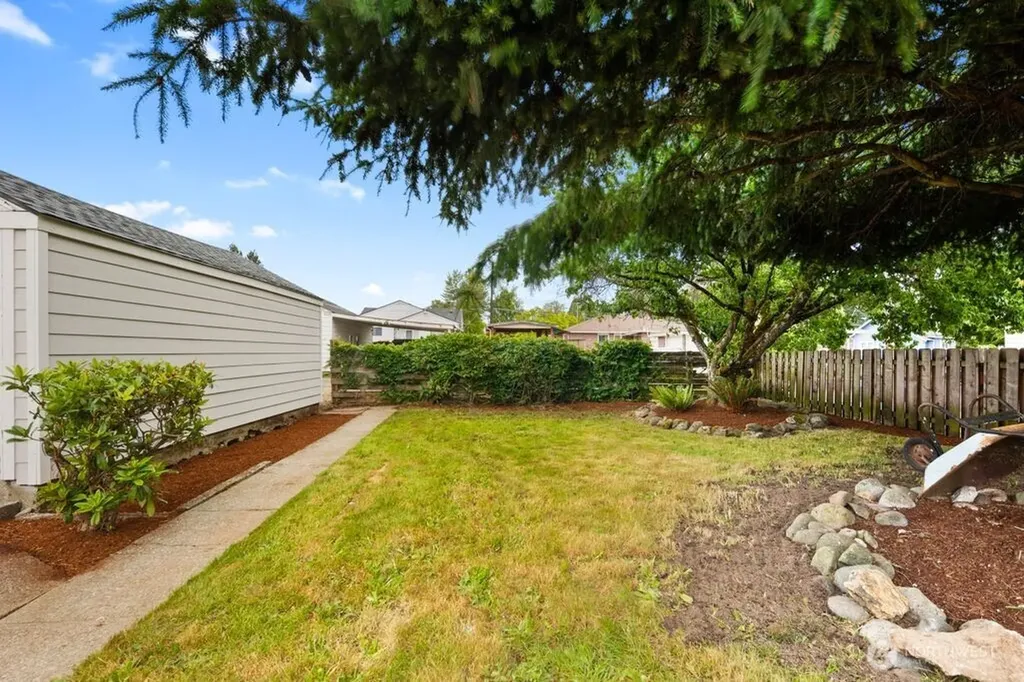 7843 Yakima Avenue Tacoma WA 98408