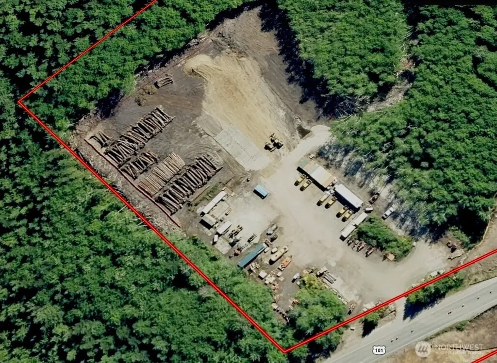 7507 Us Highway 101 Amanda Park WA 98526