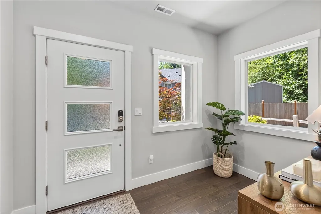 15111 Manor Way Lynnwood WA 98087