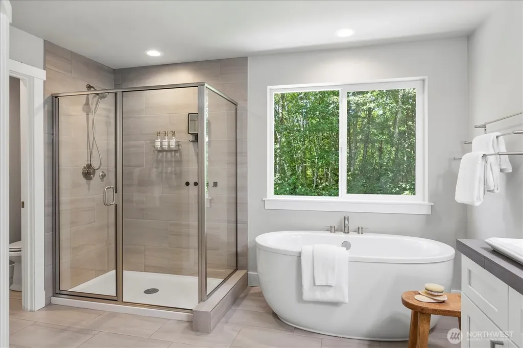 15111 Manor Way Lynnwood WA 98087