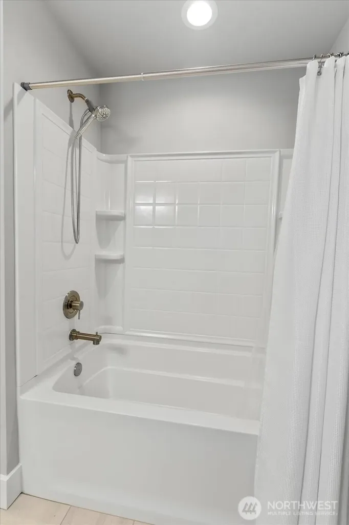 15111 Manor Way Lynnwood WA 98087