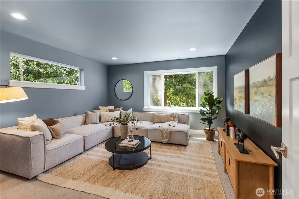 15111 Manor Way Lynnwood WA 98087