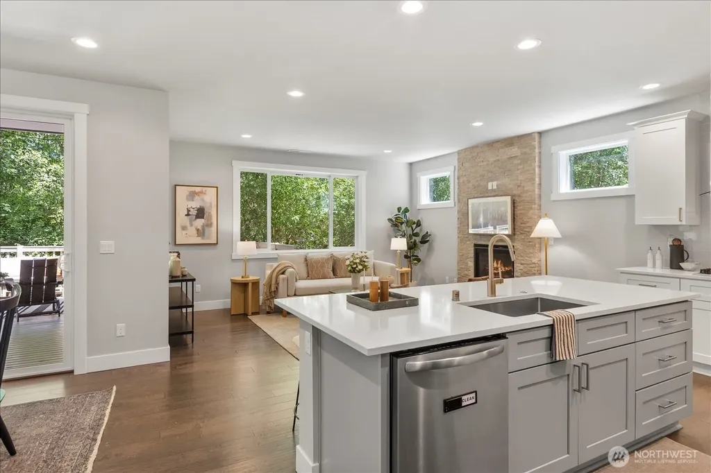 15111 Manor Way Lynnwood WA 98087