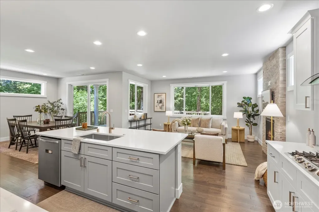15111 Manor Way Lynnwood WA 98087