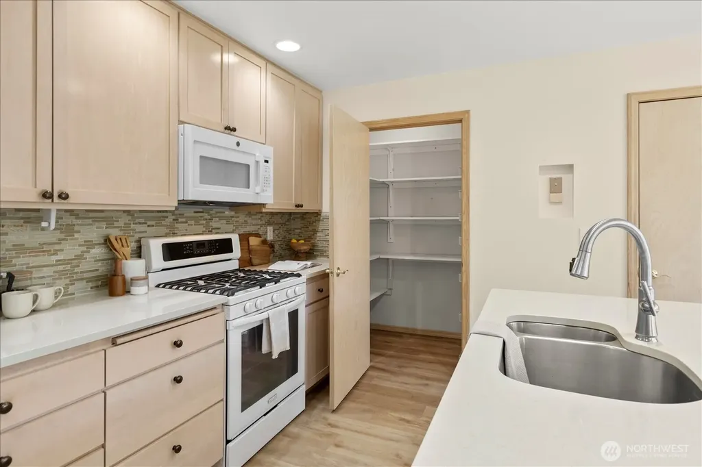 518 4th Avenue S Edmonds WA 98020