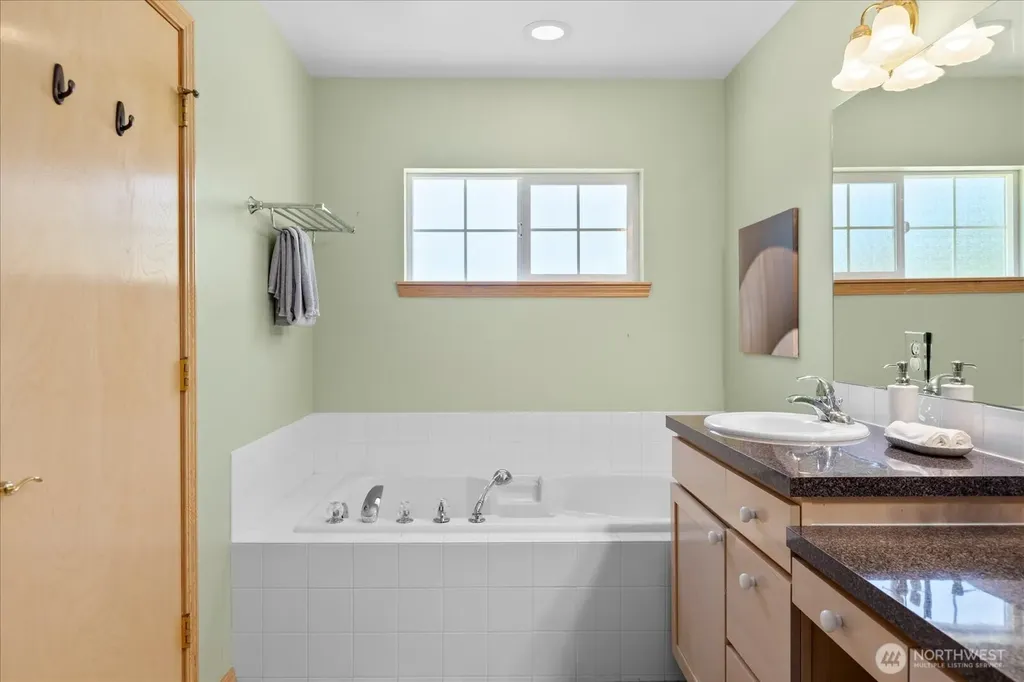 518 4th Avenue S Edmonds WA 98020