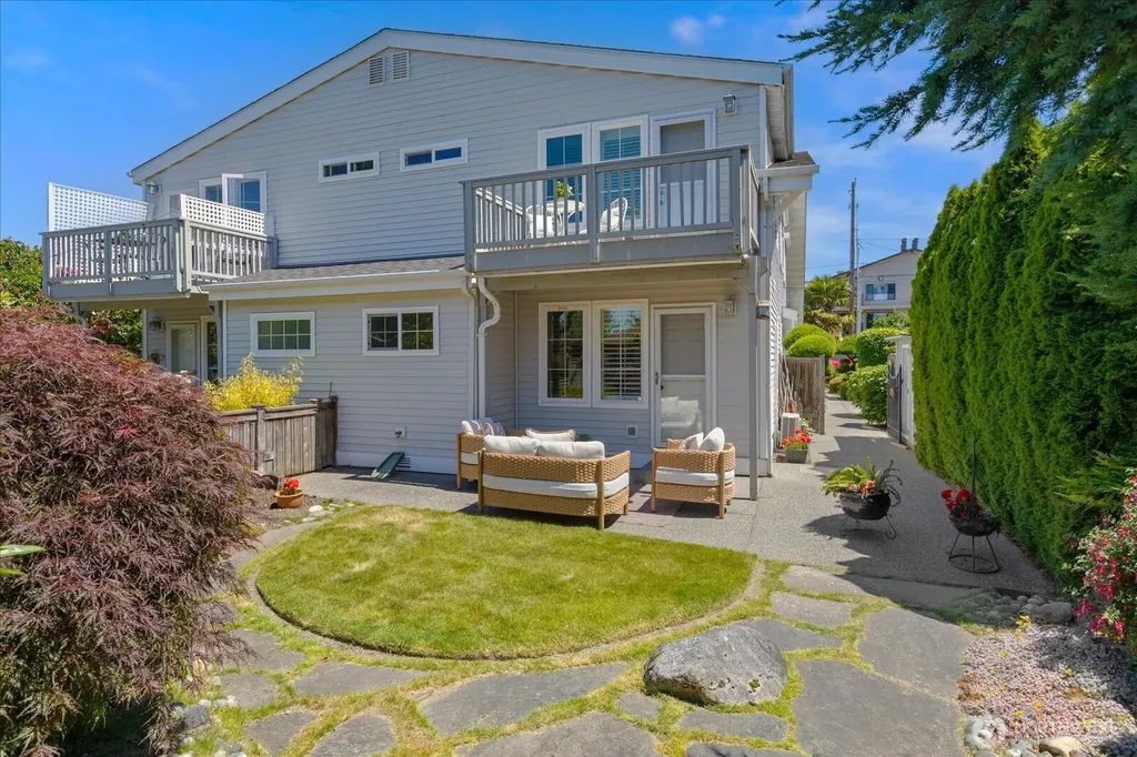 518 4th Avenue S Edmonds WA 98020