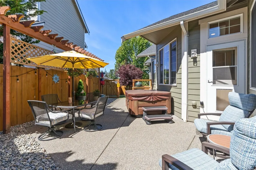 1922 10th Street Pl SW Puyallup WA 98371