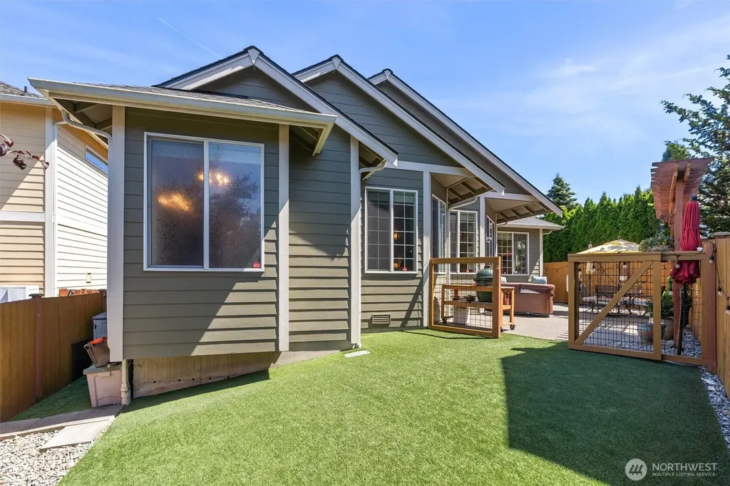 1922 10th Street Pl SW Puyallup WA 98371