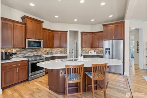 1922 10th Street Pl SW Puyallup WA 98371