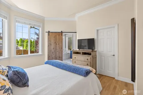 1922 10th Street Pl SW Puyallup WA 98371