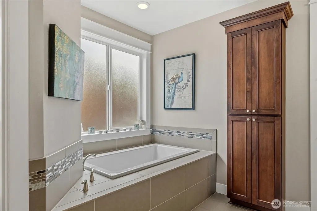 627 SW 185th Street Normandy Park WA 98166