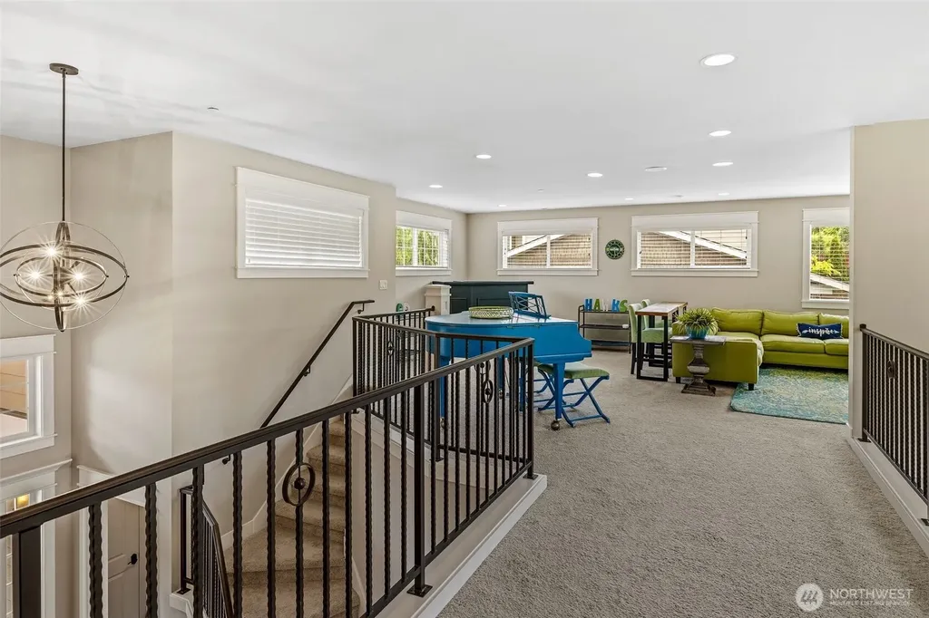 627 SW 185th Street Normandy Park WA 98166