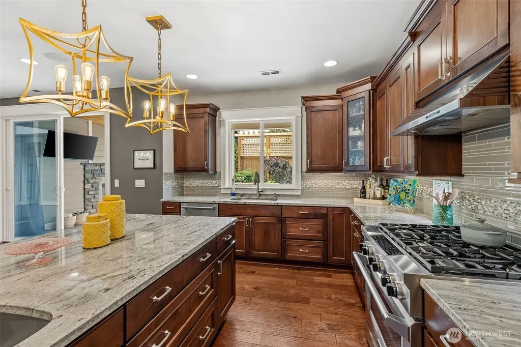 627 SW 185th Street Normandy Park WA 98166