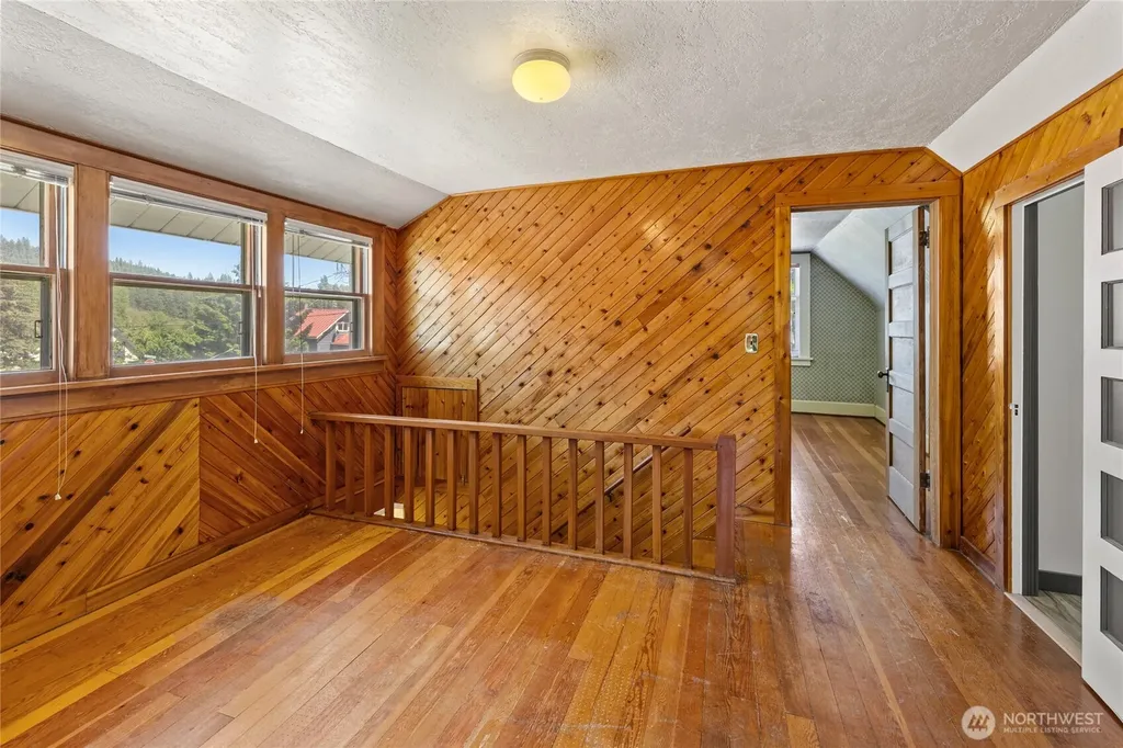 107 W Montana Avenue Roslyn WA 98941