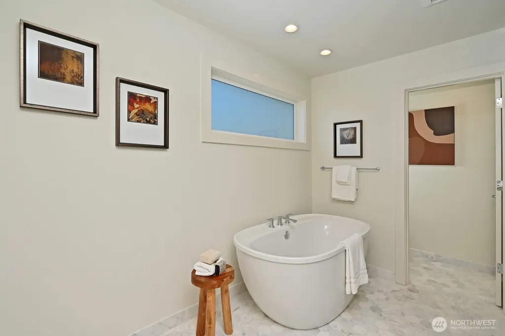 5620 6th Ave NW Seattle WA 98107