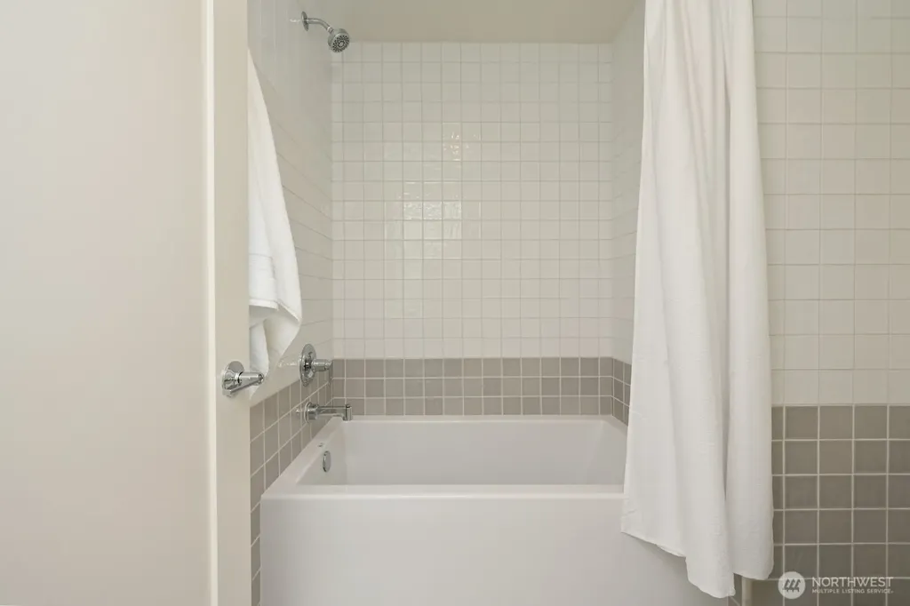 5620 6th Ave NW Seattle WA 98107