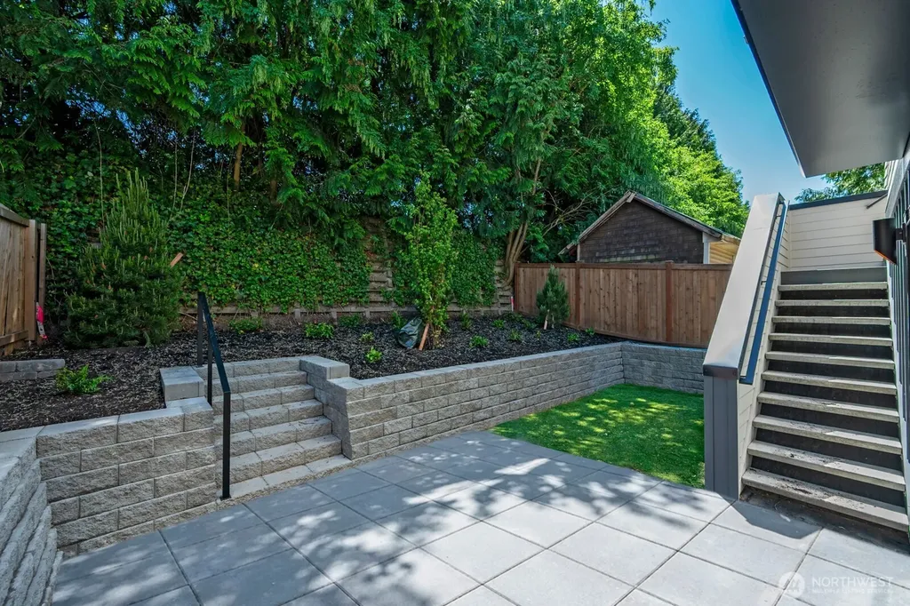 5620 6th Ave NW Seattle WA 98107