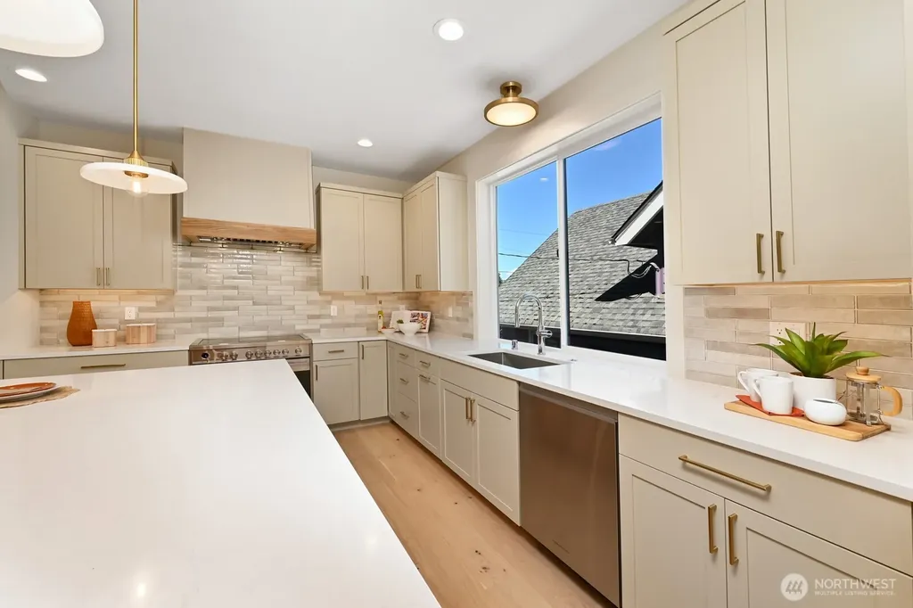 5620 6th Ave NW Seattle WA 98107