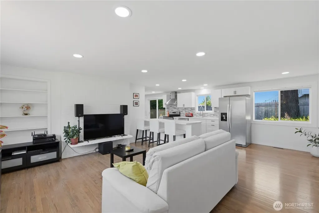 3404 NE 11th Place Renton WA 98056