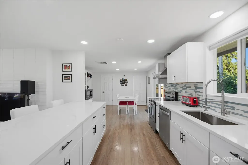 3404 NE 11th Place Renton WA 98056