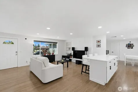 3404 NE 11th Place Renton WA 98056