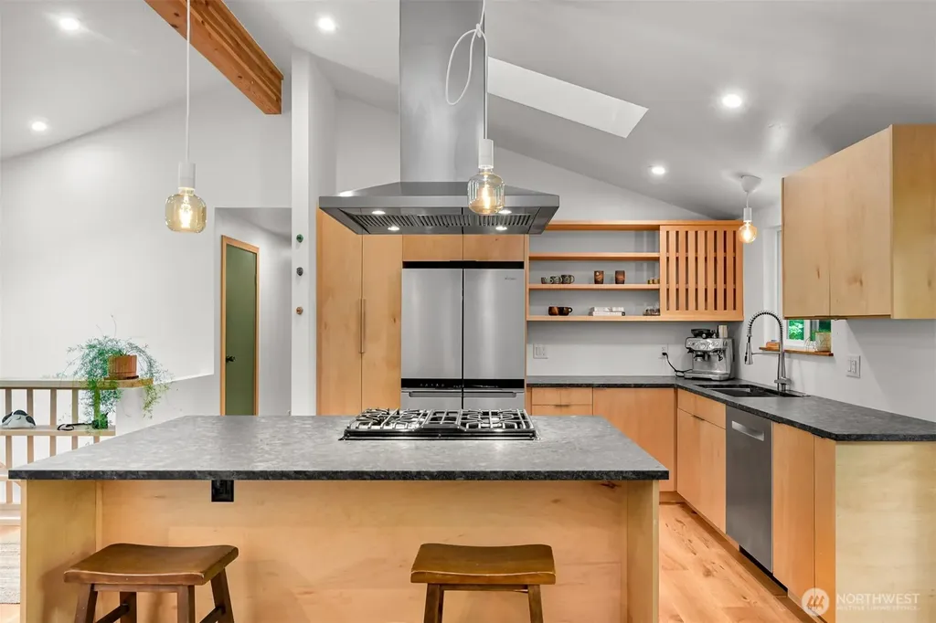 862 E Douglas Bellingham WA 98226