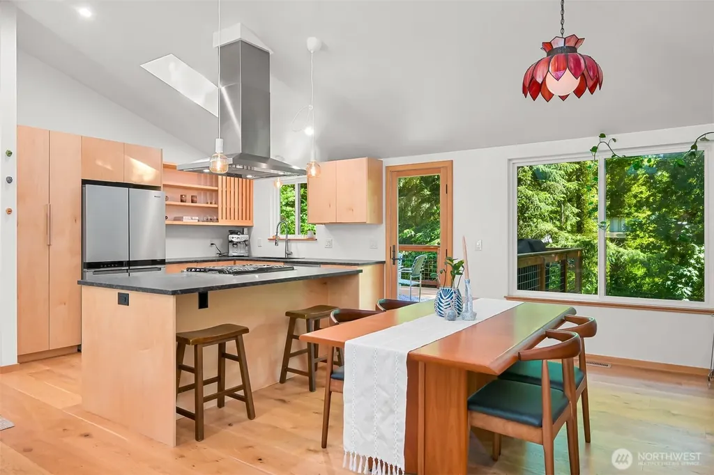 862 E Douglas Bellingham WA 98226
