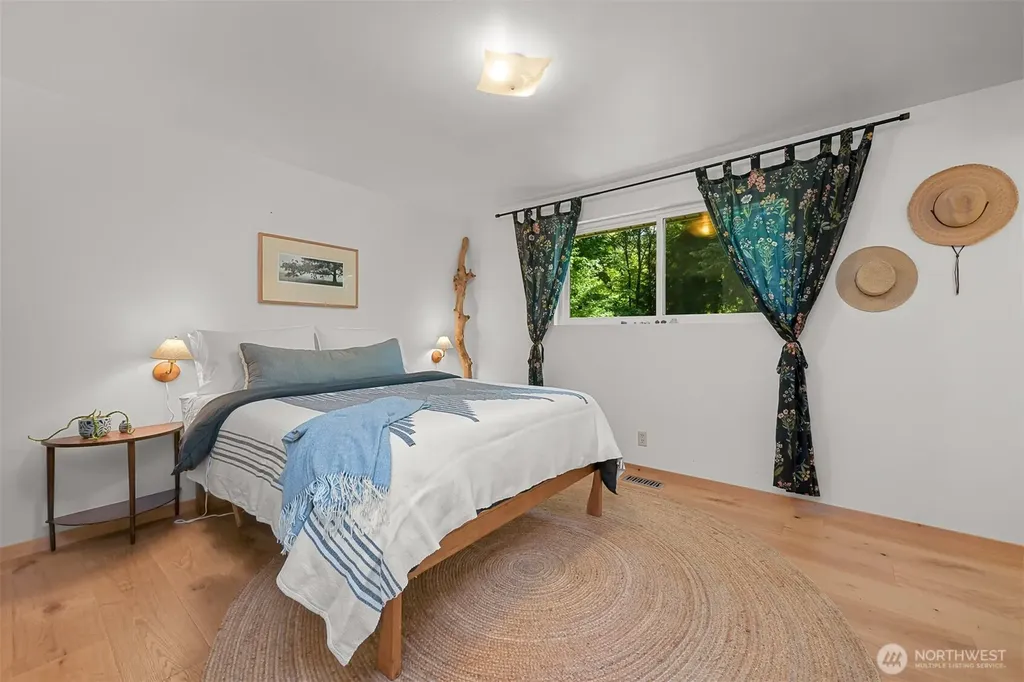 862 E Douglas Bellingham WA 98226