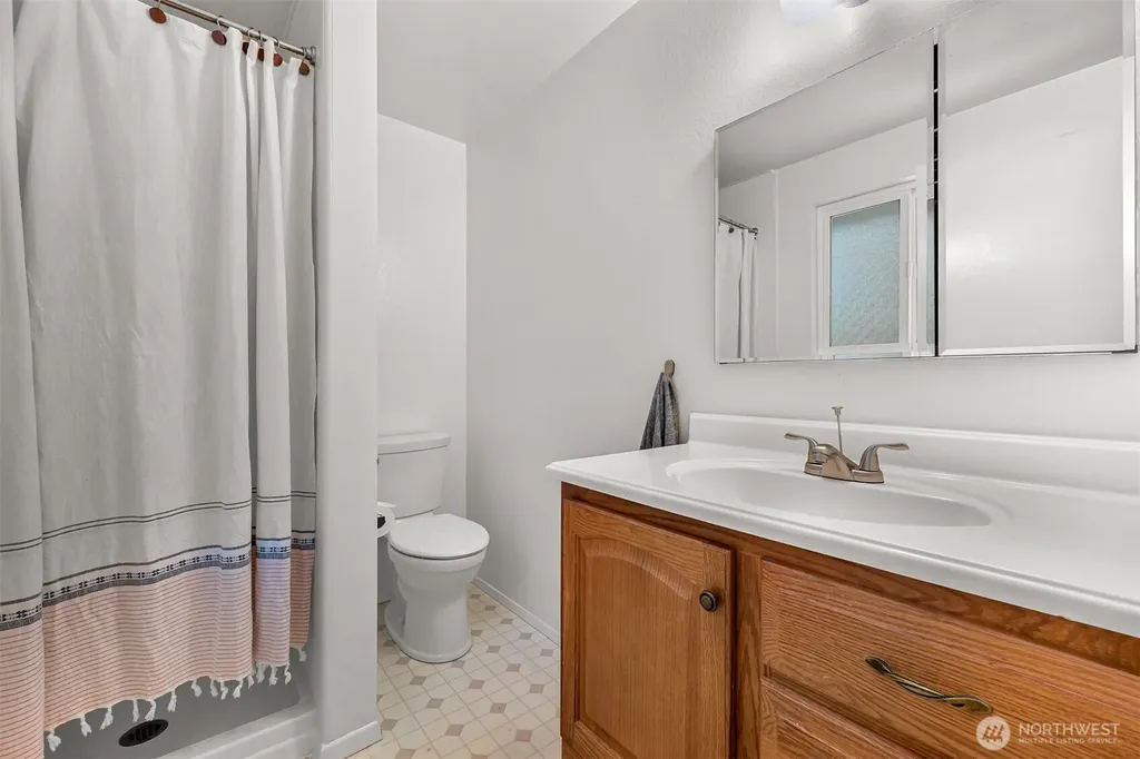 862 E Douglas Bellingham WA 98226