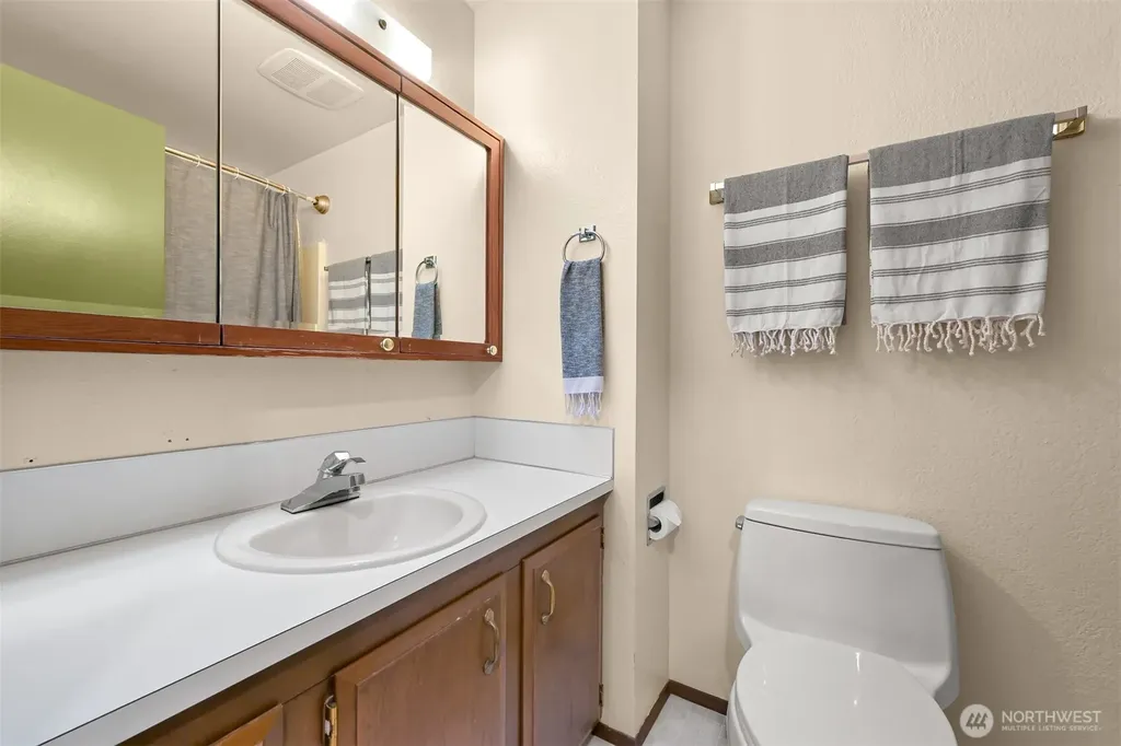 862 E Douglas Bellingham WA 98226