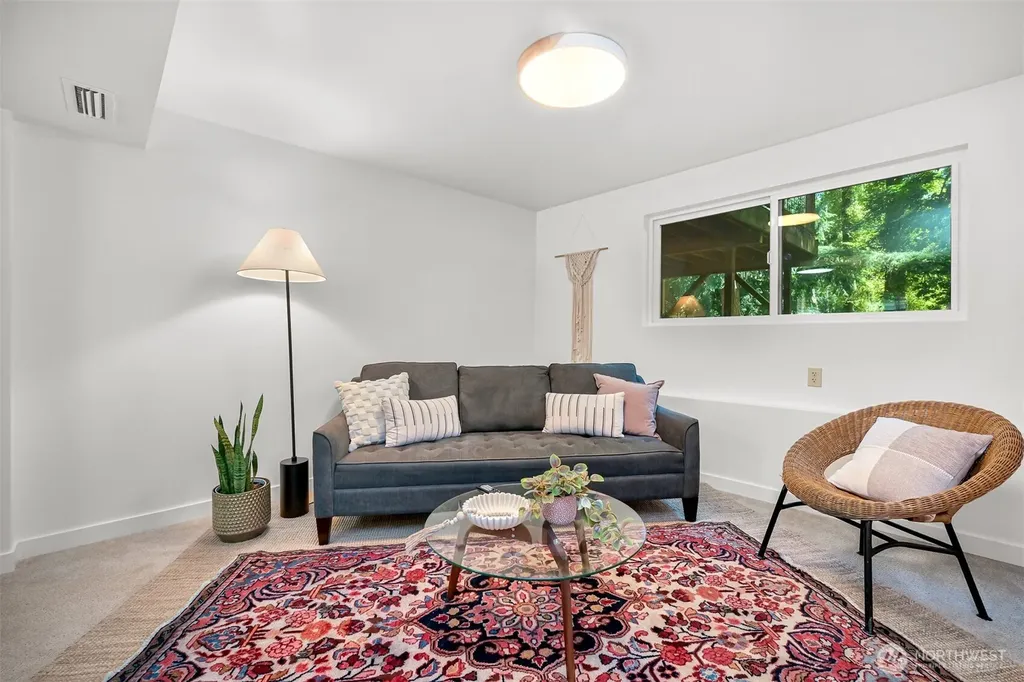 862 E Douglas Bellingham WA 98226